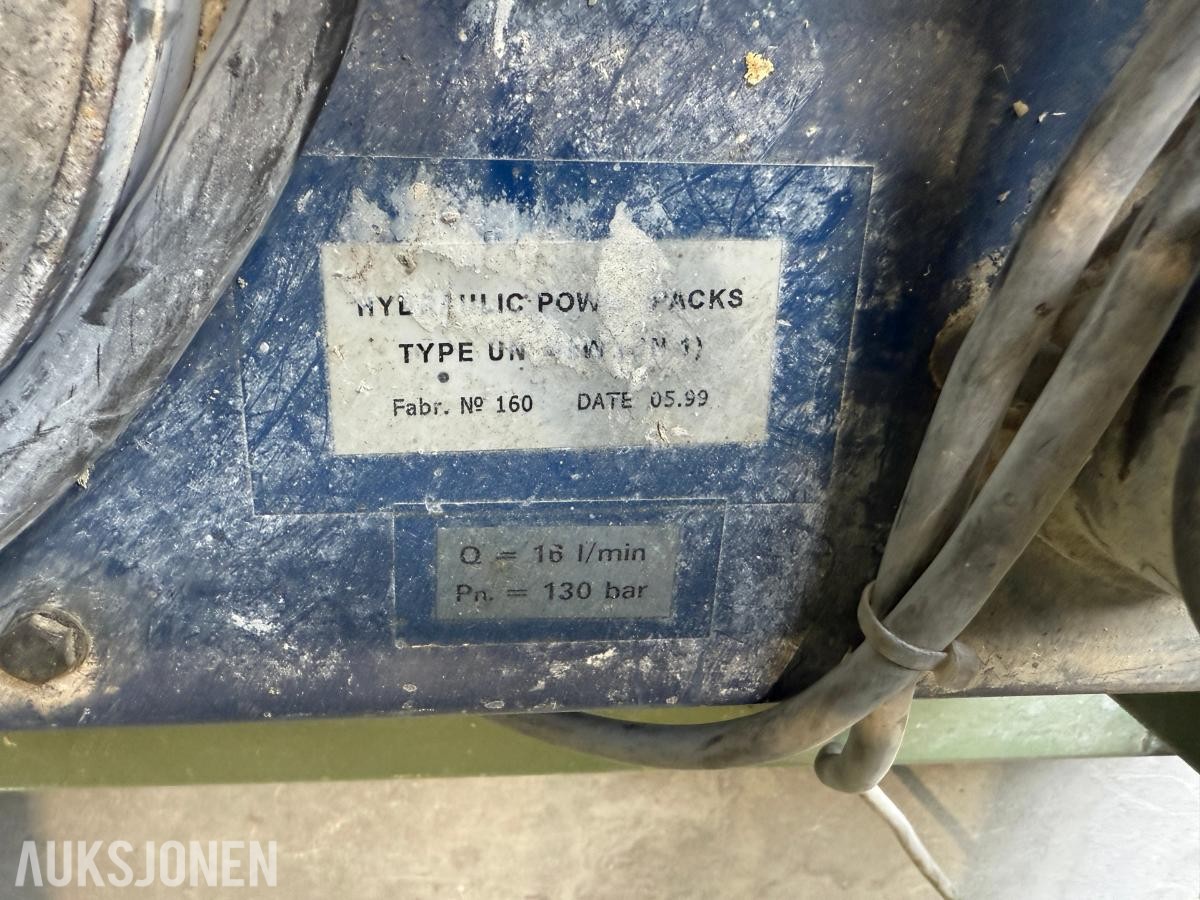Hydraulisk butterfly-/vendeanlegg for veggelementer